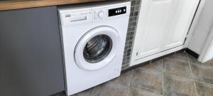 180 seaview 1 bedroom flat with swimming pool