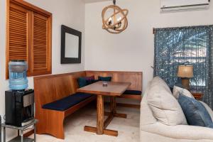 Residences at Barrier Reef 10-1B Oceanfront 2 BR by Stay Floreo