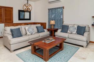 Residences at Barrier Reef 10-1B Oceanfront 2 BR by Stay Floreo