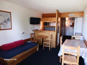 Résidence Lauzieres - Studio 5 personnes skis aux pieds et proche des commerces dans le village du Charvet à Arc 1800 MAE-1901