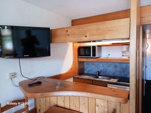 Résidence Lauzieres - Studio 5 personnes skis aux pieds et proche des commerces dans le village du Charvet à Arc 1800 MAE-1901