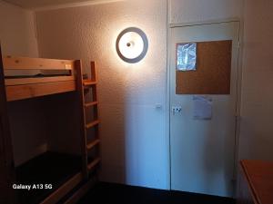 Résidence Lauzieres - Studio 5 personnes skis aux pieds et proche des commerces dans le village du Charvet à Arc 1800 MAE-1901