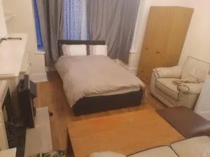 big room with free parking - Forest Hill