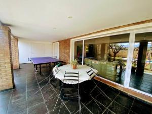 Casa con piscina en Chacras
