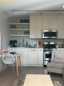 K STREET CARRIAGE HOUSE Studio