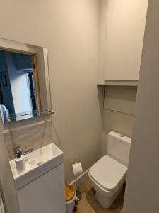 Light, modern detached studio in Eyam