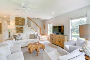 < 6 Mi to Nags Head: Manteo Beach House