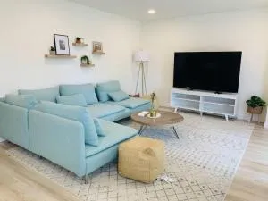 Brand New Basement Apt with Hot Tub - Gleneagle