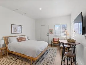 Mountain Views, Rainfall Shower, Studio Apartment - Pikeview