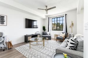 Newly renovated Townhome with King bed