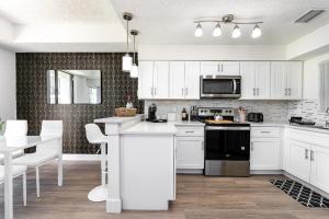 Newly renovated Townhome with King bed