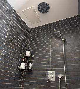 Bella Luna Luxury Suites - Spacious 1BR in Old Town