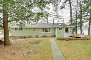 Falmouth Vacation Rental On Highland Lake! - Falmouth