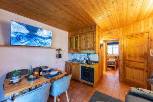 Chaberton Romantic Retreat Ski In Ski Out - Happy Rentals