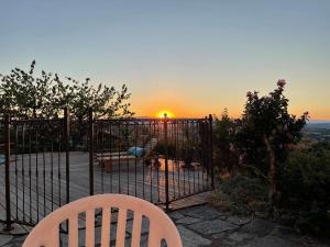 Maisons de vacances Cosy Home with pool, nice view, home-video, library and piano - 15 minutes from Annecy Lake and Bourget Lake : photos des chambres