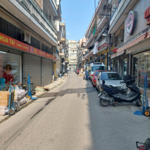 small STUDIO center 1