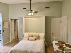 Cozy Beach Condo in Complex