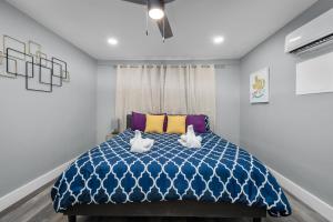 Modern 2BR City Center Getaway with Free Park