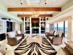 Pelican Walk 10061007