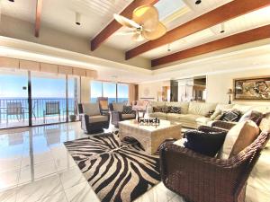 Pelican Walk 10061007