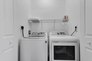 Magical bright Apt 5min walking Design District apt 5