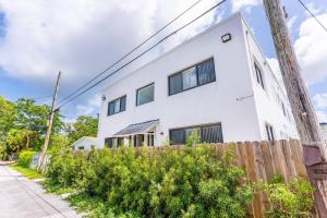 Magical bright Apt 5min walking Design District apt 5