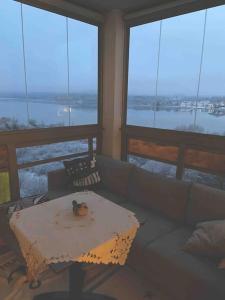 Lägenhet med sjöutsikt