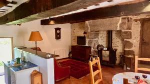 Maisons de vacances La Meltiere a Beautiful 2-Bed Cottage in Courcite : photos des chambres