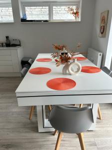 Luxury long stay Apartment in Ashford, with Pool & Table tennis Table & Free Parking - Contractors and Families