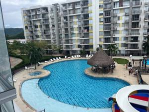 Fabuloso Apto Club House Piscina Sauna Turco y mucho más