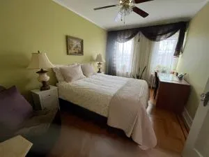 Comfort Stay in Brooklyn - Shared with a Host House Spaces - Steinway