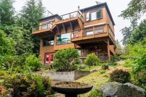 Stylish Deception Pass Retreat with Bay Views - La Conner