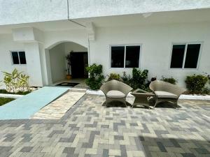 Hospitality Expert BTS 2 - Pool Beach & Chef