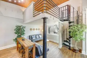 Cozy Boho-Chic Loft about 2 Mi to Downtown Cincinnati - Dent