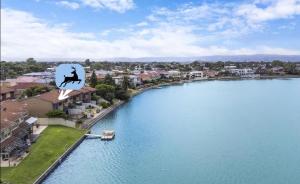 Stunning Lake View Townhouse-Dream Staycation