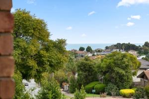 Coastal Comfort 4BR Vacation Home in Hallett Cove