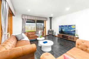 Coastal Comfort 4BR Vacation Home in Hallett Cove