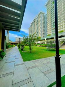 1 BR Condo with balcony in Verdon Parc Trevans Building