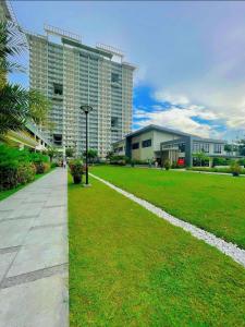 1 BR Condo with balcony in Verdon Parc Trevans Building