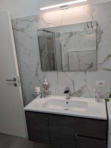 Lellas House vicino Metro A 3 Min a piedi