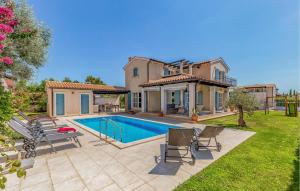 4 Bedroom Lovely Home In Fazana