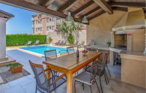4 Bedroom Lovely Home In Fazana 