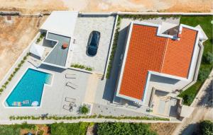 Lovely Home In Barbariga With Wifi 