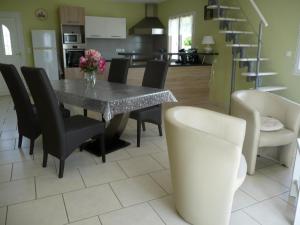 Maisons de vacances Maison a Salignac-Eyvigues avec terrasse, Wifi et parking - FR-1-616-116 : photos des chambres