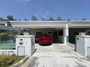 Monochrome Marina Island Pangkor Villa for 14pax - Kampong Batu Gajah