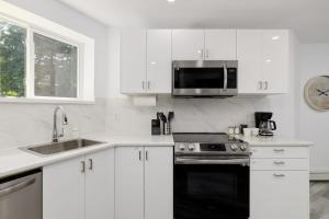 Serenity 1BR & 1 DEN Home at Folsom Ave