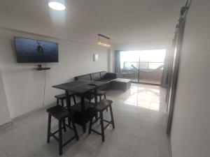 Apartamento Frente al mar ,full equipado , 2 dormitorios 2 baños ,piscina edificio Margarita Plaza apto 8 8