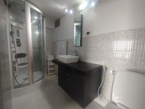 Apartamento Frente al mar ,full equipado , 2 dormitorios 2 baños ,piscina edificio Margarita Plaza apto 8 8