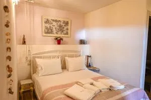 Stone Apartment Moon Sun - AmigdhalokeFálion