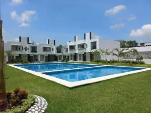 Casa en privada con alberca Jiutepec Centro - Atlacomulco